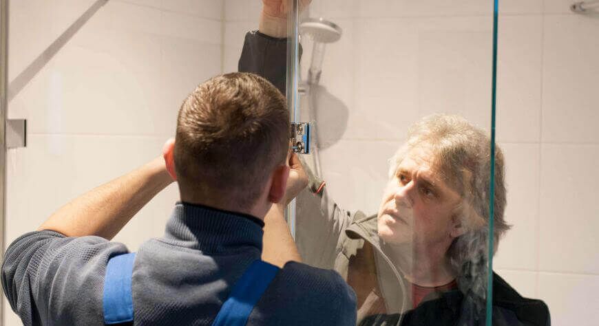 Unser Markenzeichen ist der kleine Junge im 60er-Jahre Bad, Zeitung lesend auf dem WC. Darum lassen wir auch beim Datenschutz ordentlich die Hosen runter.