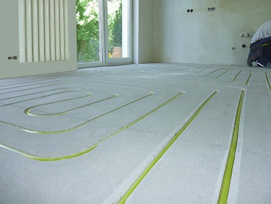 Fußbodenheizung - die „Klempner“ von FESA installieren das passende System.