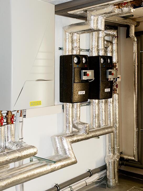 Die Sanitär- und Heizungs­monteure von FESA planen, installieren, warten und reparieren wasser­führen­de Heizungsanlagen.