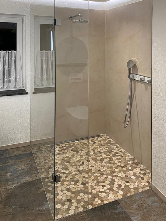 Ebenerdige Dusche statt Badewanne. FESA macht das. Telefon 034297 149866.